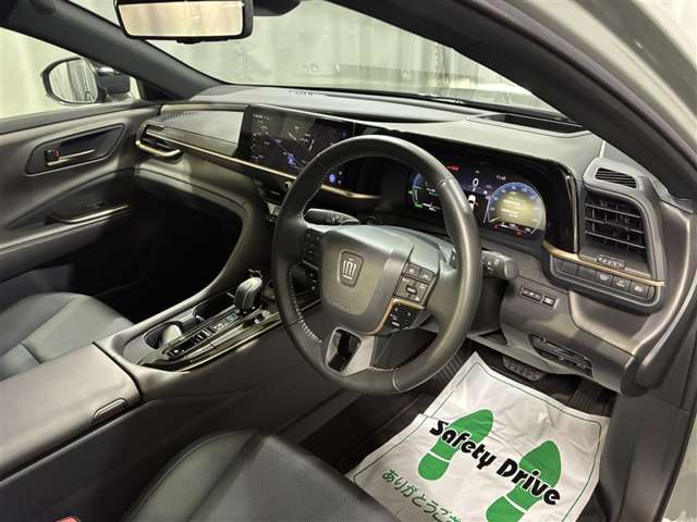 Toyota Crown Crossover 12