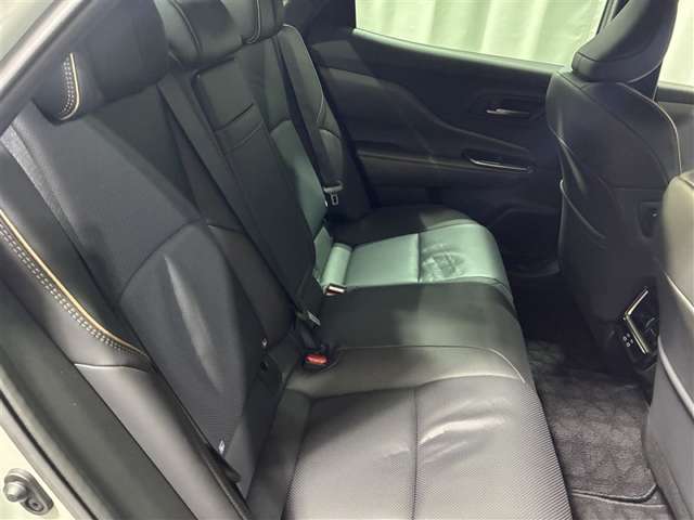 Toyota Crown Crossover 8