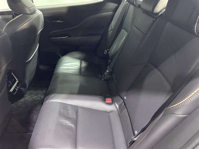 Toyota Crown Crossover 10