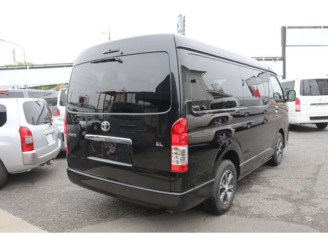 Toyota Hiace 4
