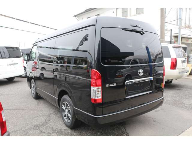 Toyota Hiace 5