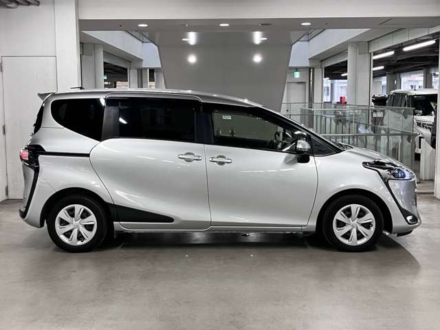 Toyota Sienta 12