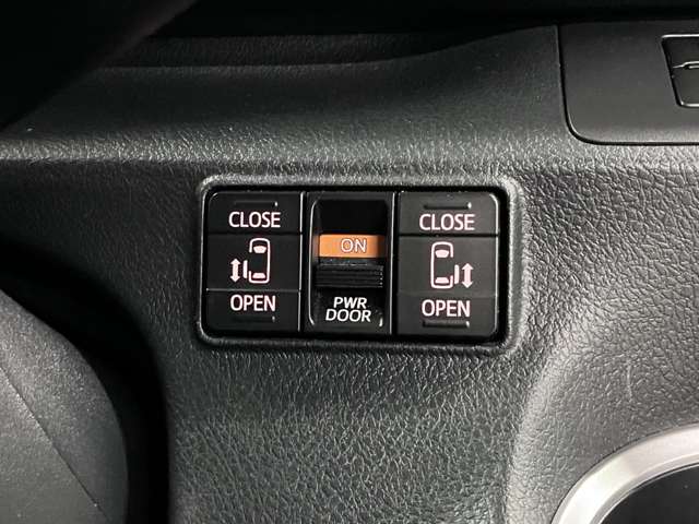 Toyota Sienta 4
