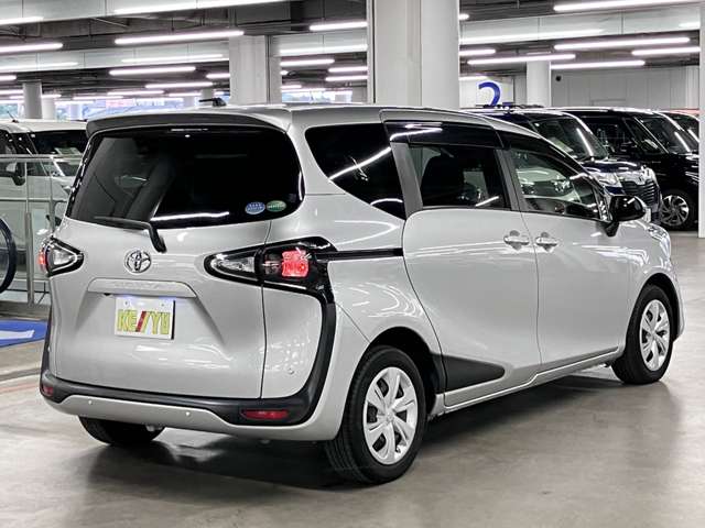 Toyota Sienta 6