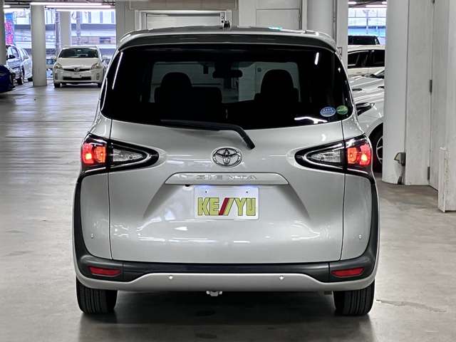 Toyota Sienta 10