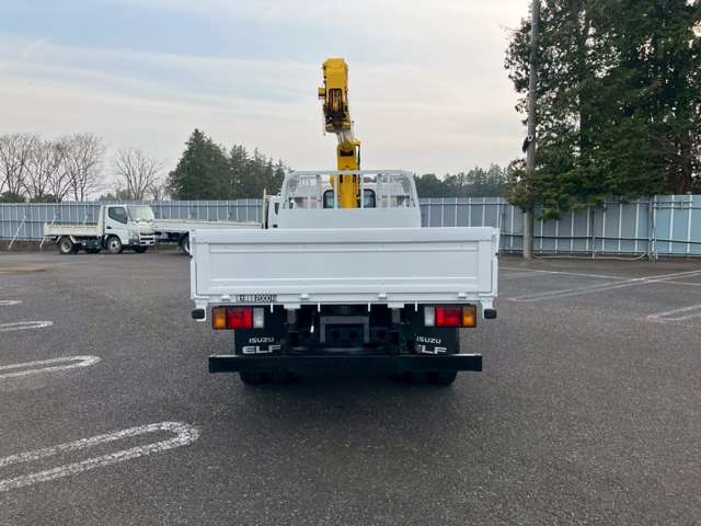 Isuzu Elf 6