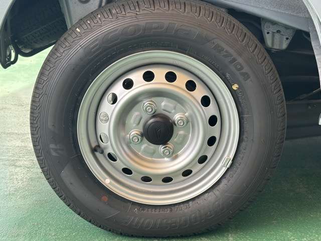 Daihatsu Hijet Deck Van 12