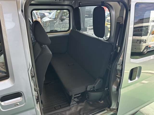 Daihatsu Hijet Deck Van 6