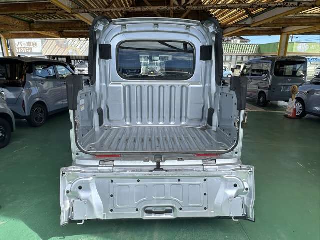 Daihatsu Hijet Deck Van 10