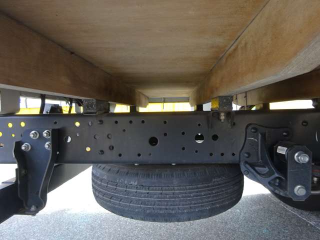 Isuzu Elf 12