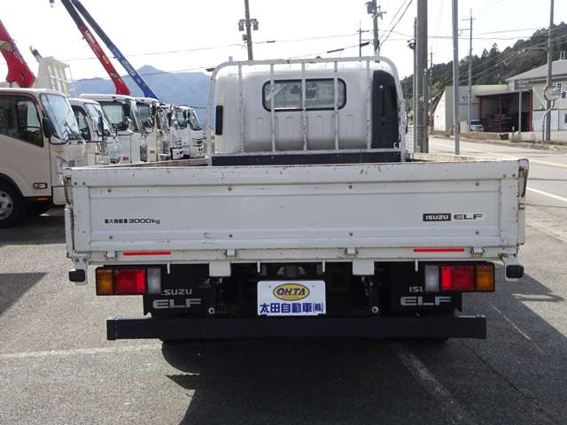 Isuzu Elf 6