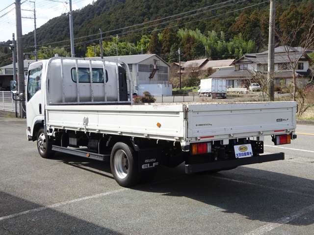 Isuzu Elf 7