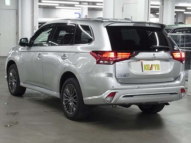 Mitsubishi Outlander PHEV 11