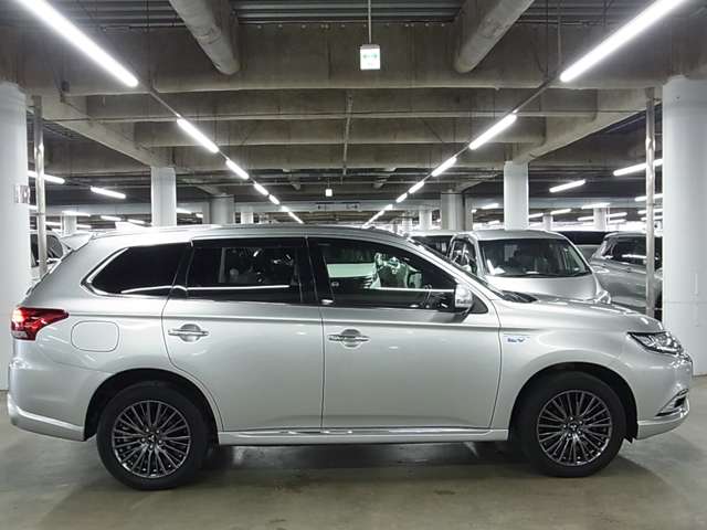 Mitsubishi Outlander PHEV 12