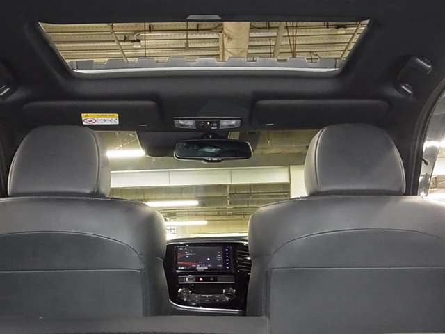 Mitsubishi Outlander PHEV 4