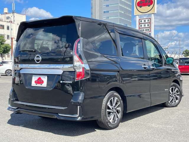 Nissan Serena 4