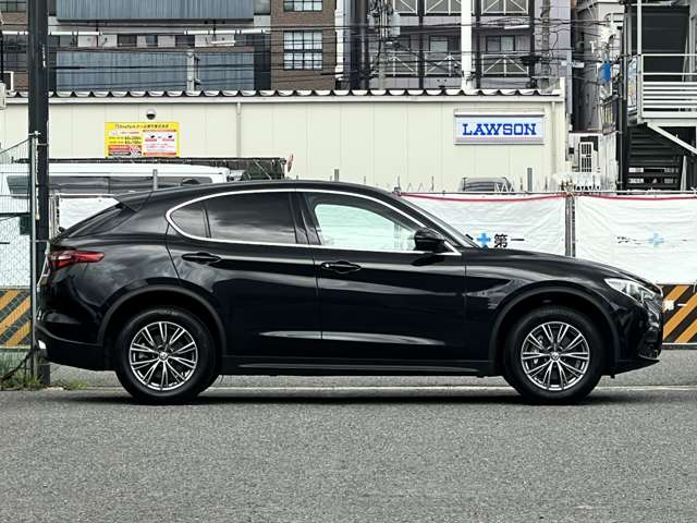 Alfa Romeo Stelvio 4
