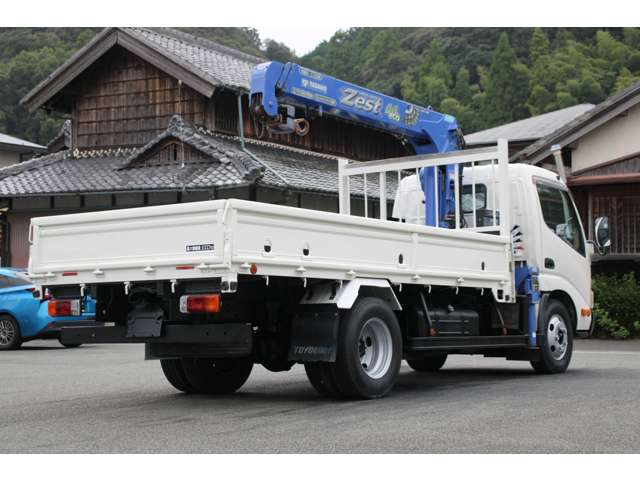 Hino Dutro 11
