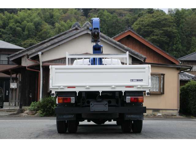 Hino Dutro 12
