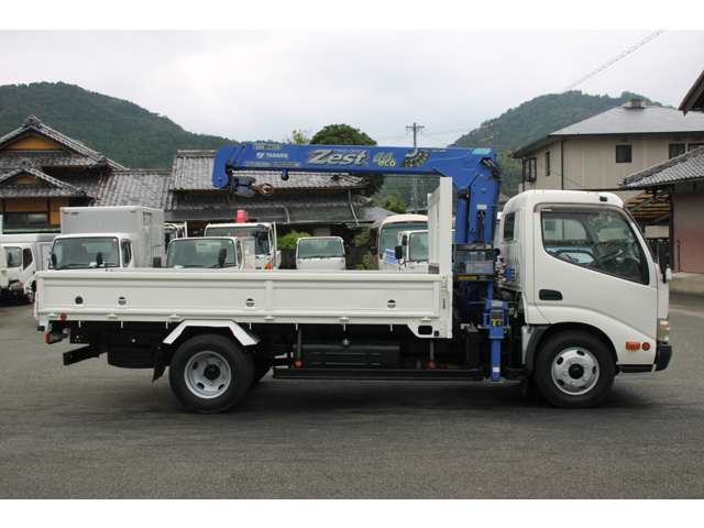 Hino Dutro 9