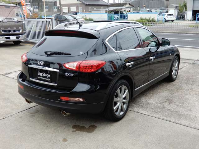 Nissan Skyline Crossover 10
