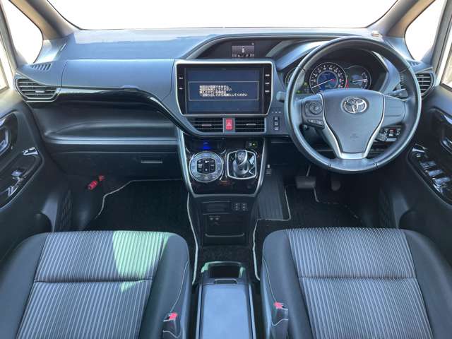 Toyota Voxy 5
