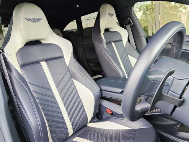 Aston Martin DBX 3