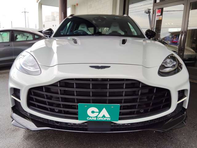 Aston Martin DBX 9