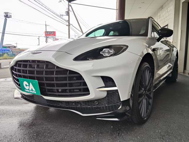 Aston Martin DBX 10