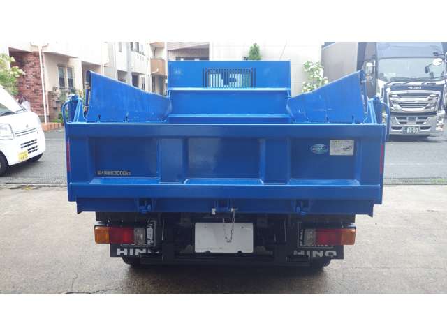 Hino Dutro 12