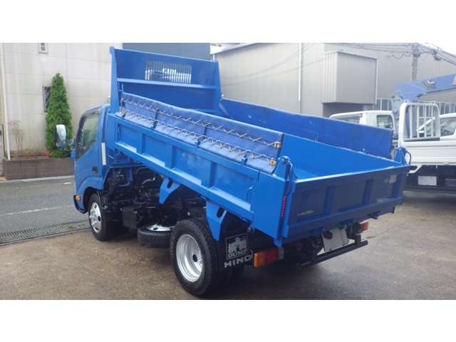 Hino Dutro 4