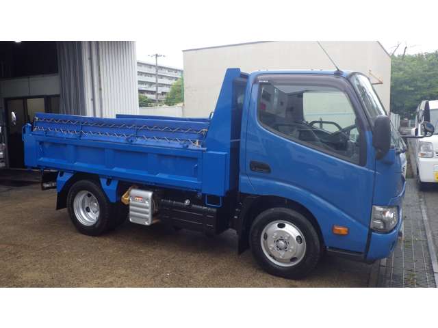 Hino Dutro 10