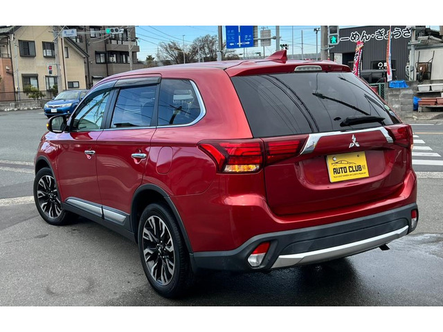 Mitsubishi Outlander 4