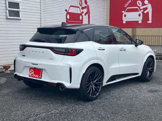 Lexus LBX 9