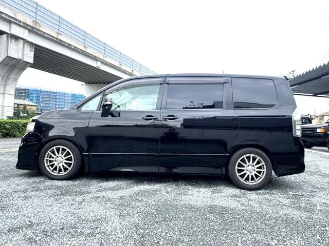 Toyota Voxy 5