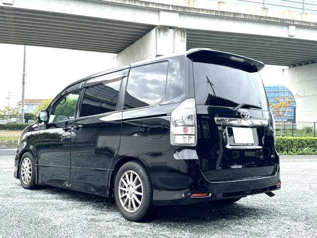Toyota Voxy 6