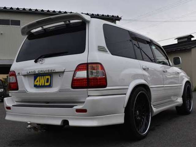 Toyota Land Cruiser 100 8