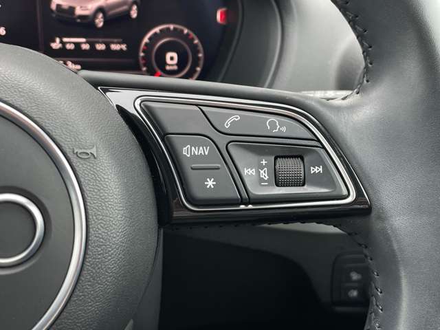 Audi Q2 8