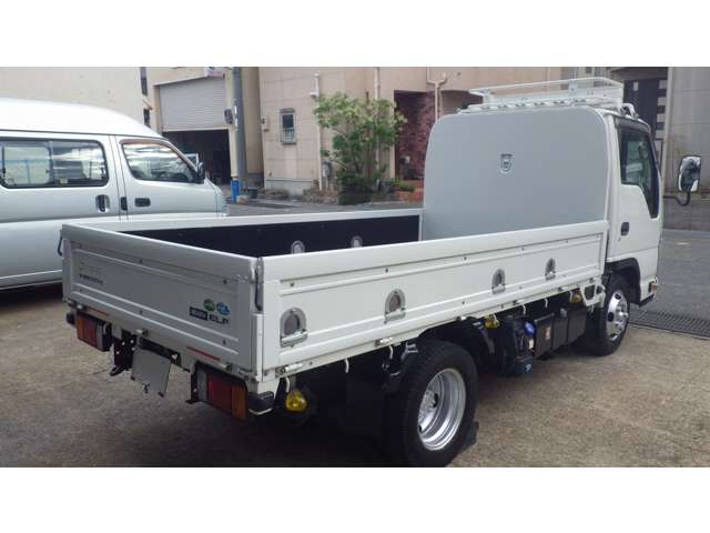 Isuzu Elf 3