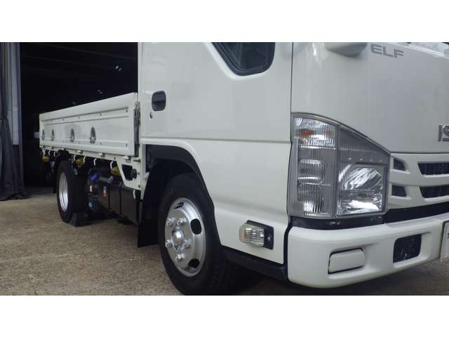 Isuzu Elf 6