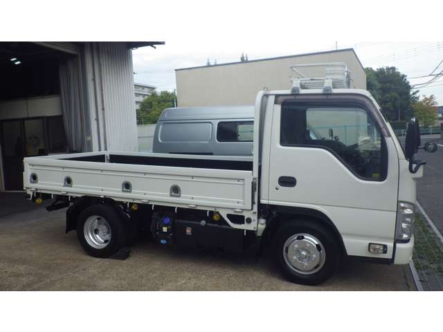 Isuzu Elf 8