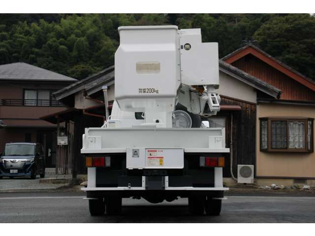 Isuzu Elf 12