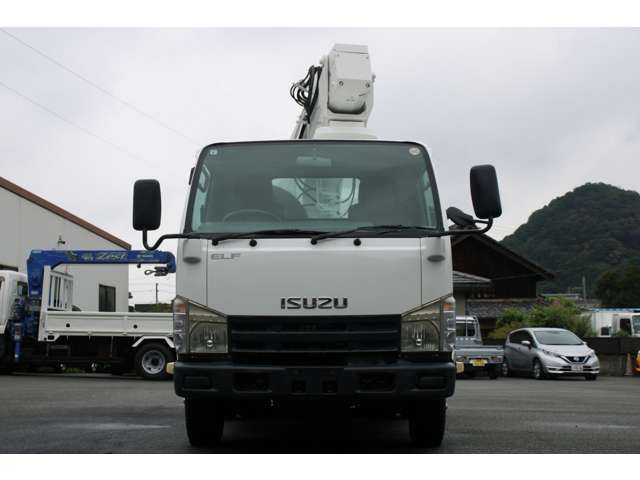 Isuzu Elf 4
