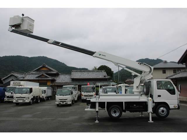 Isuzu Elf 7