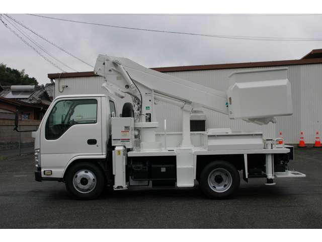 Isuzu Elf 8