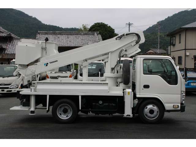 Isuzu Elf 9