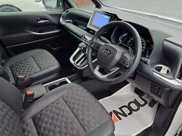 Toyota Voxy 12