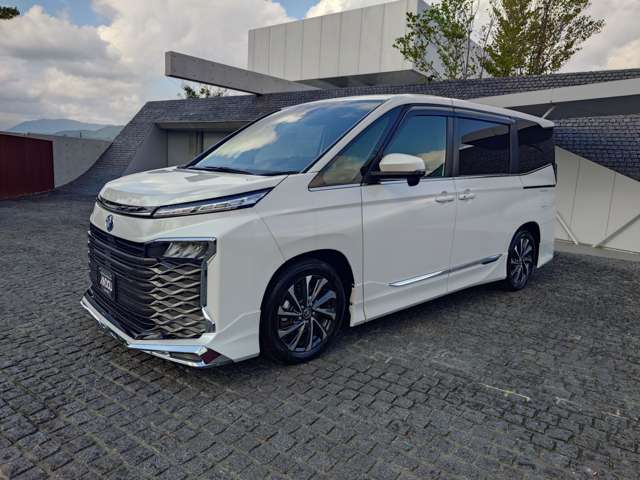 Toyota Voxy 3