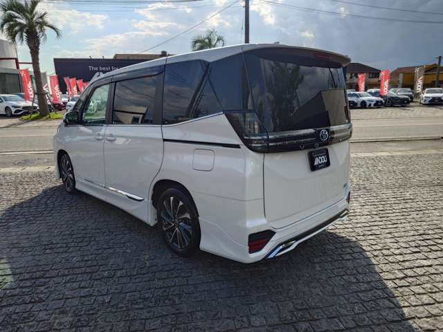 Toyota Voxy 4