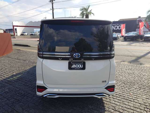 Toyota Voxy 8